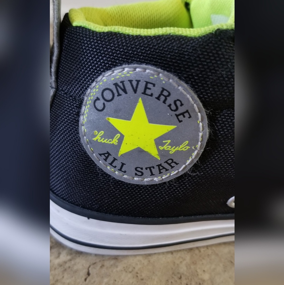 Kids sneakers